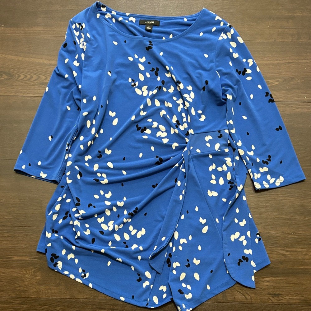 Alfani Blue and White Patterned Women's Blouse